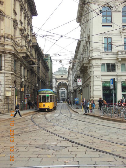 Altes Tram und unebene Pflästerung sind überall anzutreffen