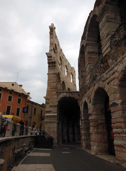 Seitliche Ansicht Arena Verona