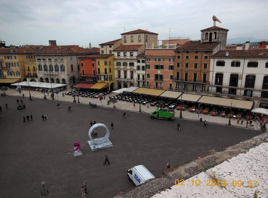 Von oben auf der Arena auf den vorliegenden Platz