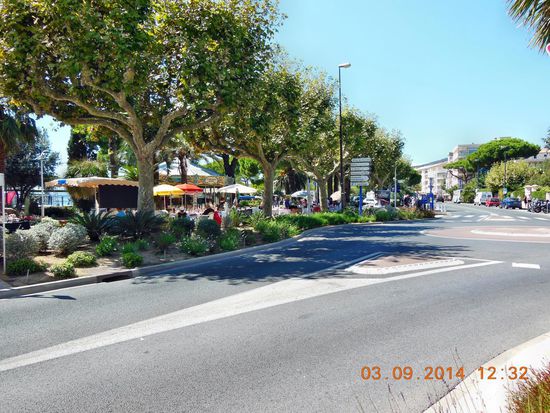 Viel los am Strand und Hafen von Ste.-Maxim
