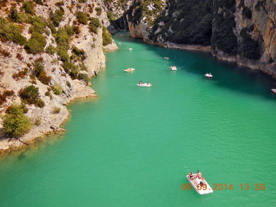 Viele fahren mit den Tretbooten in den Canyon