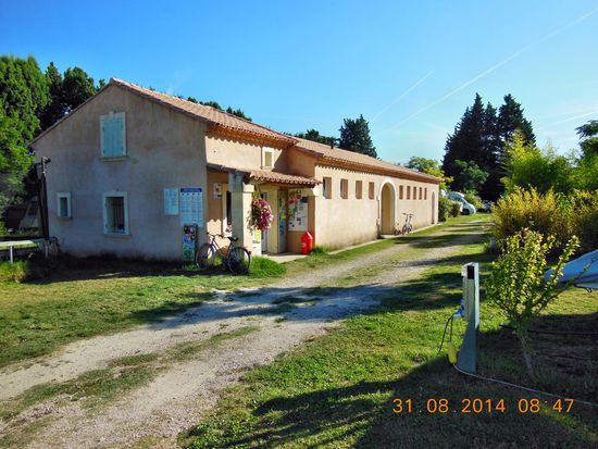 Anmeldung und Sanitärgebäude Camping Le Parc de la Bastide
