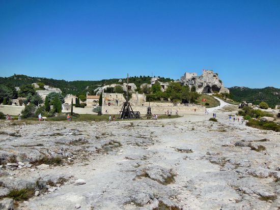 Gelände vor der Schlossruine