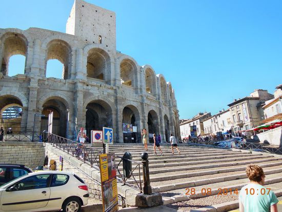 Erster Blick auf die Arena von Arles