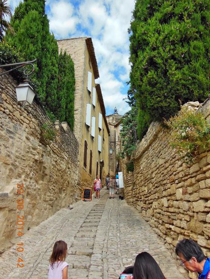 Steile Gasse in Gordes