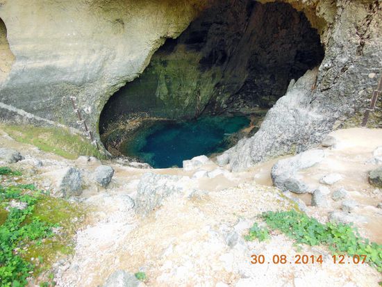 Einen Teil der Quelle der Sorgue in Fontaine de Vaucluse
