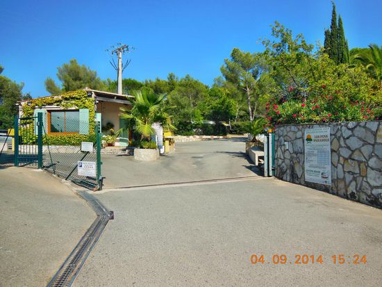 Einfahrt Camping Les Pins Parasol Frejus