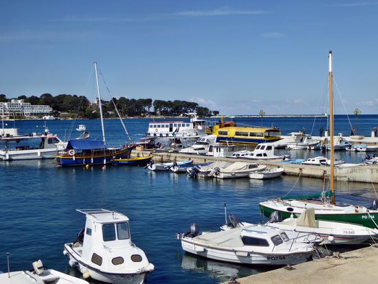 An der Hafenpromenade in Porec