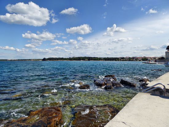 An der Hafenpromenade in Porec