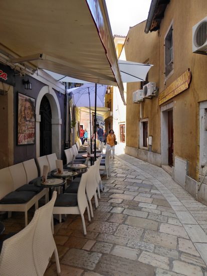 In Porec, einladende Gasse