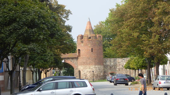 Viele Türme schmücken die Ringmauer Beeskow