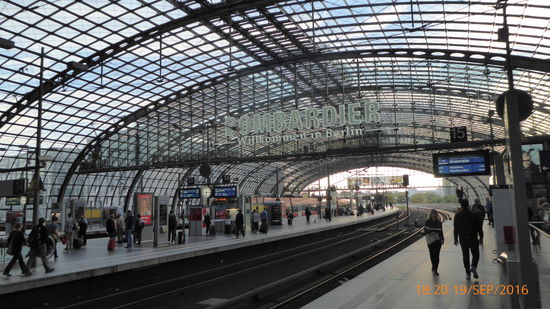 Moderner Hauptbahndof