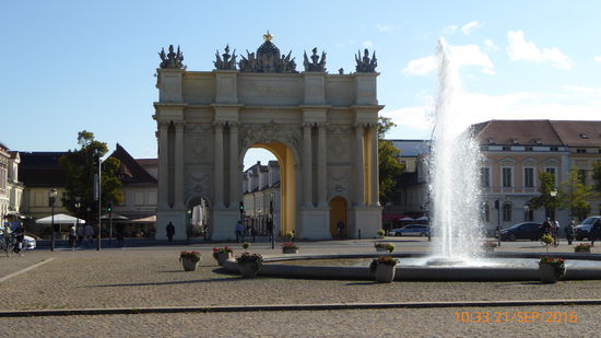 Luisenplatz mit Brandenburger Tor