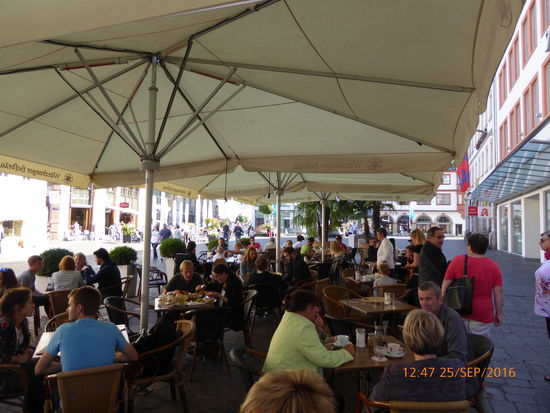 Kaffeehalt auf dem Marktplatz