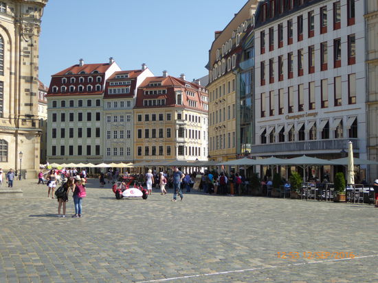 Platz vor der Frauenkirche Dresden