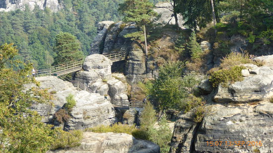 Die Bastei ist eine Felsformation mit Aussichtsplattform