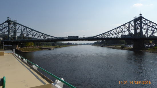 Beim blauen Engel wendet das Schiff und fährt zurück