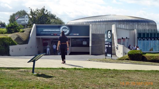360° Kino auf östlichem Felsen von Arromanches les Bains