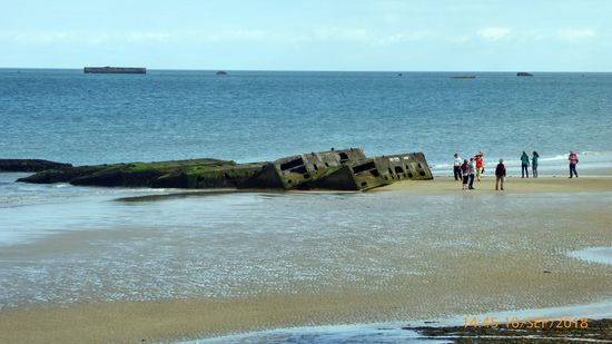 Reste der künstlichen Häfen für den Nachschub