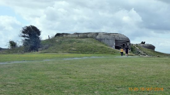 Deutsche Bunker mit Kanonen in Longues sur Mer