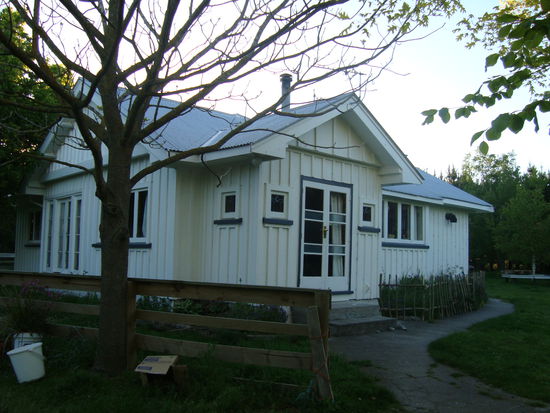 das haus.. sieht nett aus.. aber der schein truegt! 