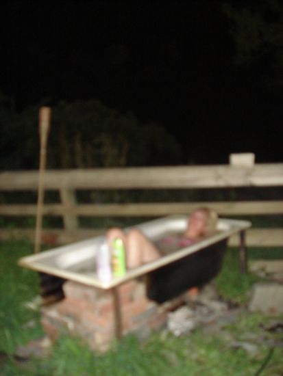 KT im feuerbad, in ehrlichkeit war es voll dunkel.. und sehr hot! 