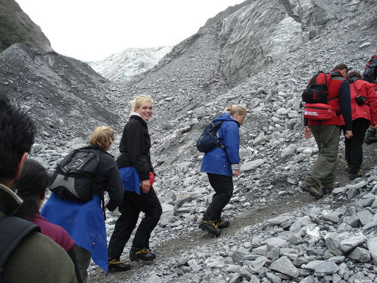 im gaensemarsch die steinerei bezwingen..