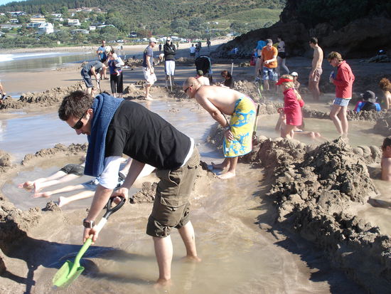 engagiert wird losgeschaufelt..