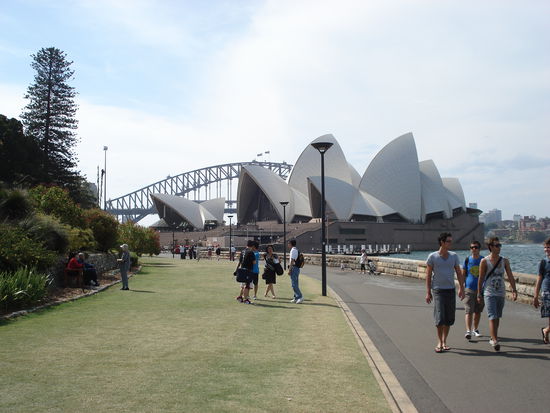 von hinten nach vorne: harbour bridge, oper und botanischer garten!