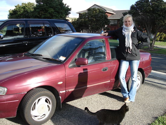  wow, ich bin sooo stolz! die katze mag mein auto auch!