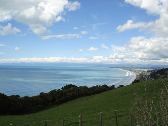 .. und den "kleinen" surfer strand von ohope zur rechten.