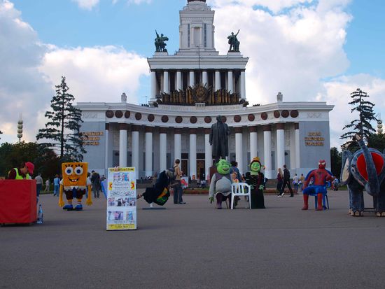 Lenin im Kreise seiner engsten Vertrauten...