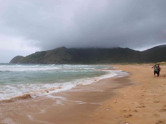 THE BEACH.... und zwar wirklich mitten im Regenwald und völlig verlassen mit einer schönen kleinen Süßwasserlagune 