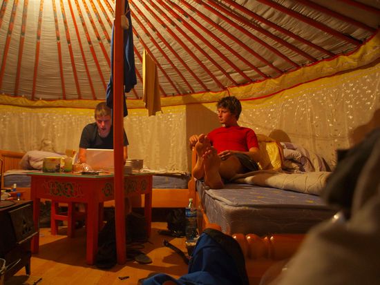 und dann entspannen in der auf ca. 33 Grad Celsius beheizten Jurte...