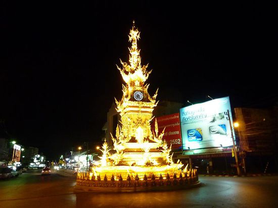In Chiang Rai, selber Kuenstler wie Tempel.