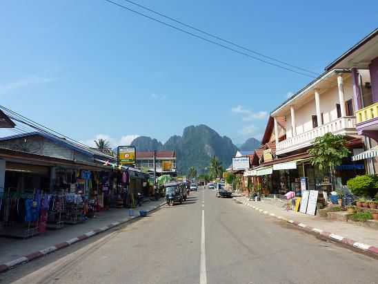 Im Zentrum mit Blick in die Berge