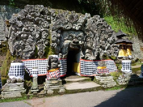 Der Eingang zum Hindu Tempel. Im innern sehr klein.