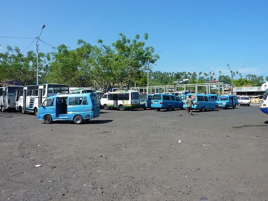 Busstation von Manado. Immer was los....