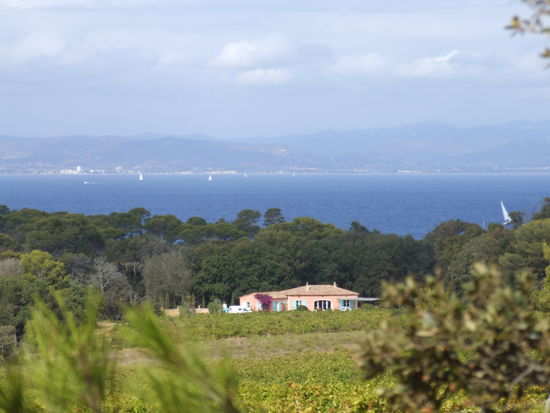 ... und wunderschöne Ausblicke auf's Festland.