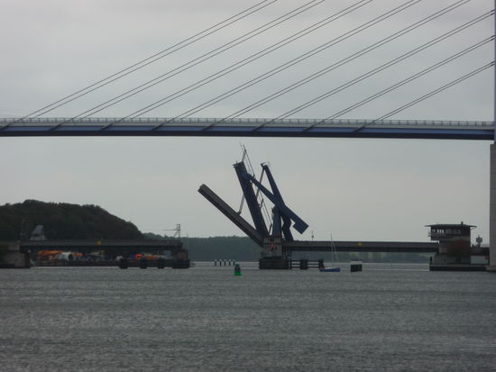 Über den alten Rügendamm (hier aufgeklappt) ging es wieder zurück.