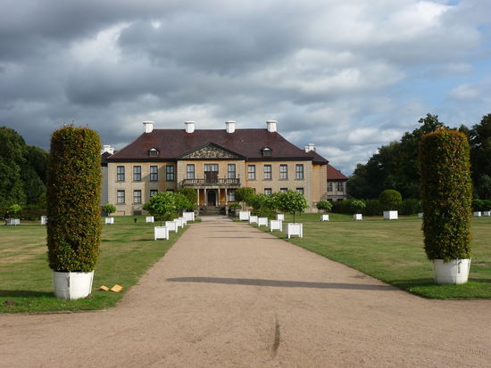 Schloss Oranienbaum vom Park her gesehen