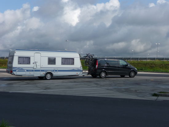 Kaffeepause auf einer Rastanlage auf dem Weg nach Sachsen
