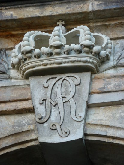 Das Wappen von August dem Starken ziert das Eingangstor zur Festung Königstein