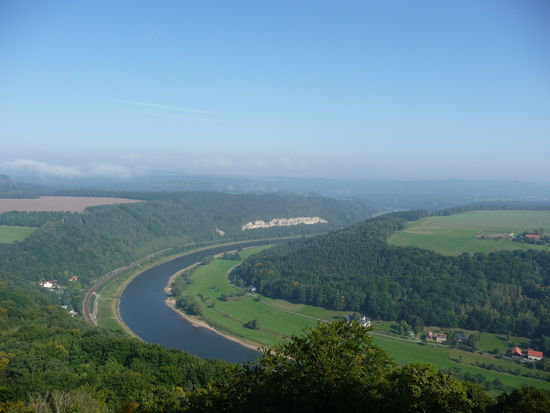 Fantastische Ausblicke von den Mauern der Festungsanlage hinunter ins Elbtal...
