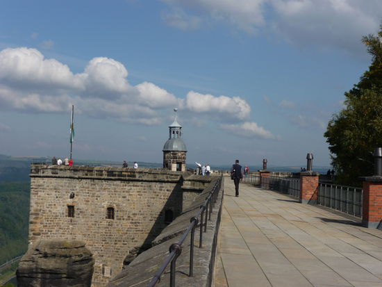 Immer wieder fantastische Aussichtspunkte von der Festungsmauer