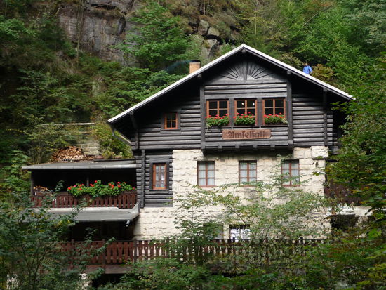 Die Amselfall-Baude: einladende Rasthütte und Infostelle für den Nationalpark Sächsische Schweiz