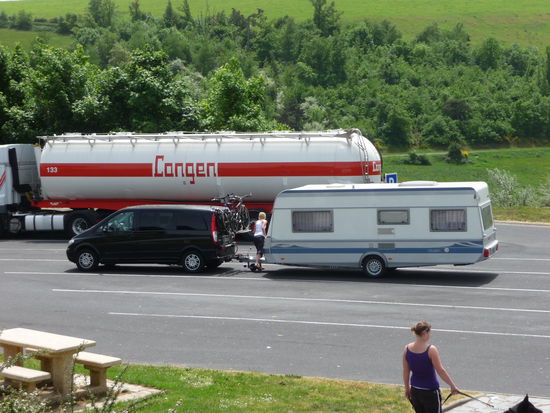 Mittagsrast auf einem Rastplatz irgendwo im Herzen Frankreichs