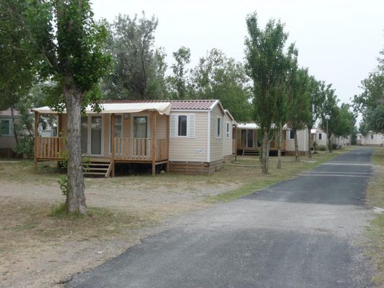 Bedauerliche Entwicklung in Frankreich - der Bestand an Mobil-Homes und anderen Mietunterkünften nimmt zum Nachteil für "normale" Camper sehr stark zu.