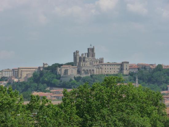 Blick auf die Kathedrale von Beziers
