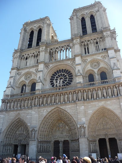 Zu Füßen von Nôtre Dame